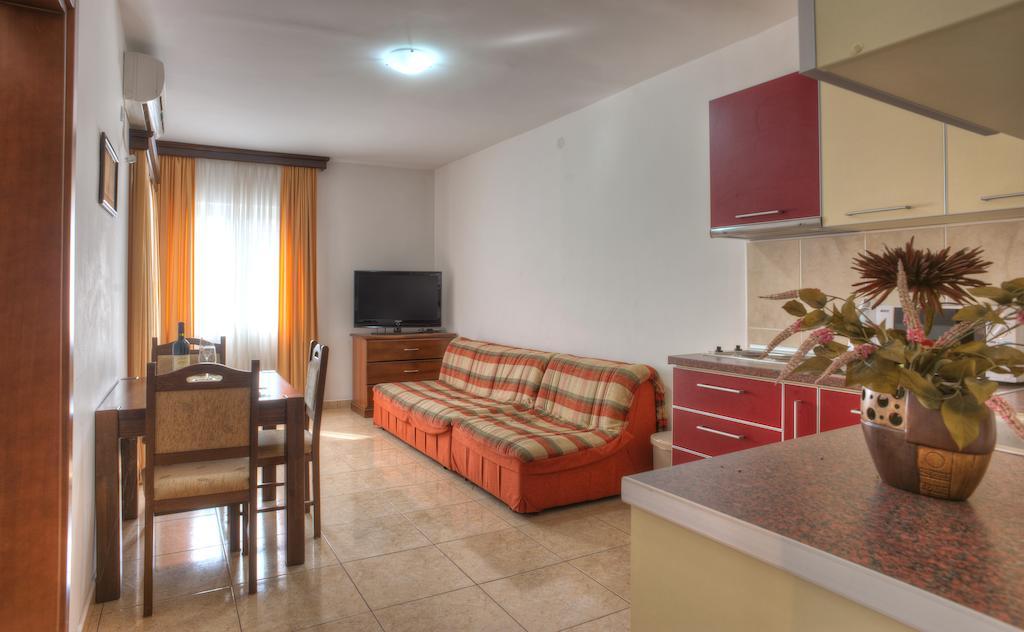 Guest House Maslina Petrovac na moru Zimmer foto